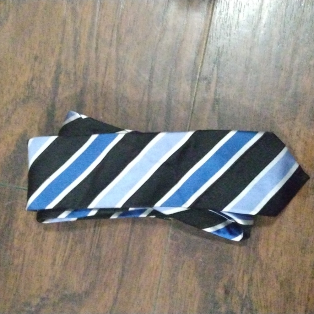 Arrow men's tie